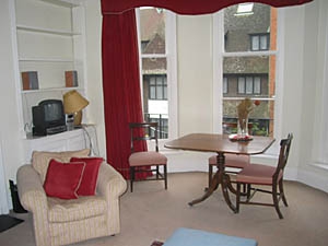 Students trump bankers for luxury London homes 