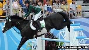 London 2012 Olympics: Saudis allow women to compete