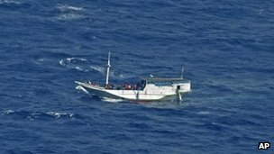 Australia asylum panel recommends offshore processing
