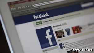 Facebook sued over 'like' button
