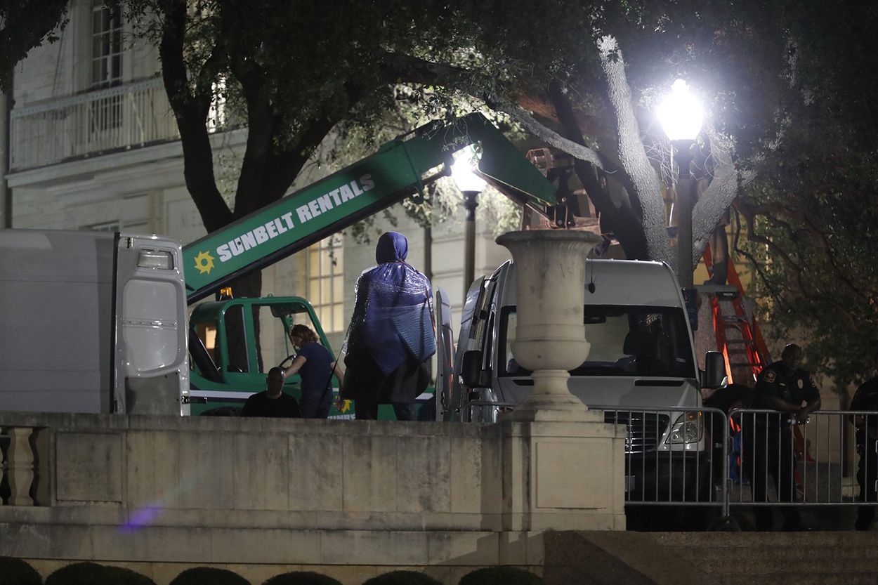 UT-Austin removes Confederate statues in the middle of the night