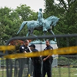 Trump defends ‘beautiful’ Civil War statues