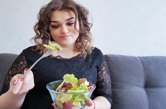 Professor seeks to end ‘gendered divisions,’ like only women eating salads