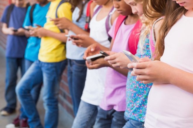 Half of UK 10-year-olds own a smartphone