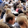 UK - Lowering student numbers 'costs economy billions'